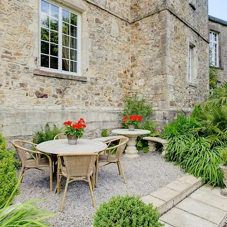 Chateau Sleeps 18 Wifi * Tamerville