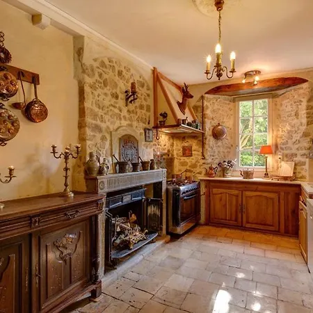 Chateau Sleeps 18 Wifi * Tamerville