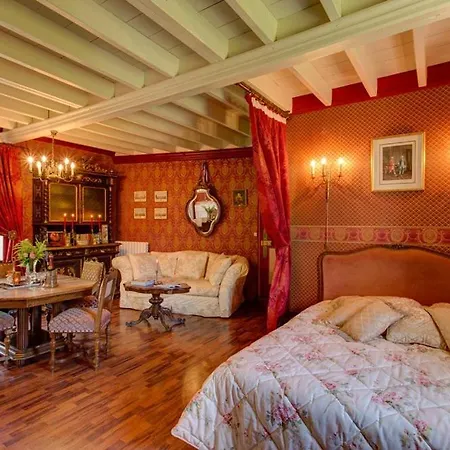 Chateau Sleeps 18 Wifi